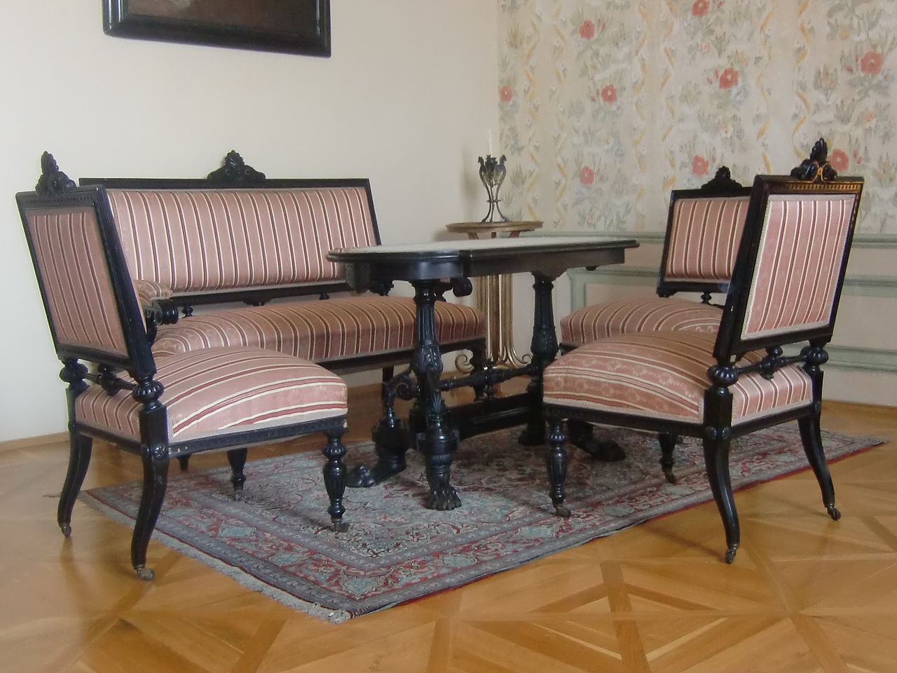 Historicist_furniture_set